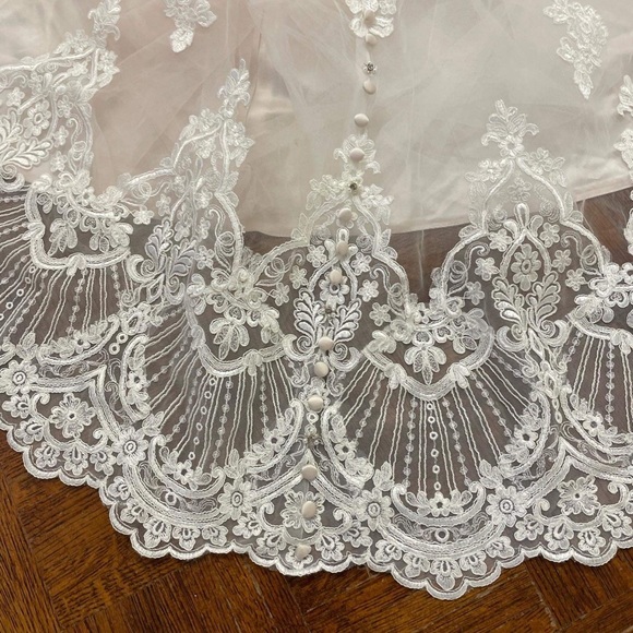 Beautiful Wedding Gown - Picture 13 of 13